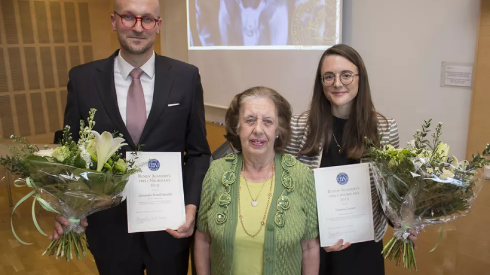  Alexander Santillo, Margaretha Grind Bundy (stiftelsens ordförande) och Victoria Larsson vid prisutdelningen 8 maj 2019.