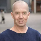 Porträtt Niklas Nielsen. Foto.